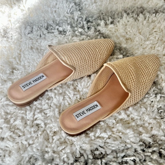Womens Steve Madden Beige Raffia Mattis Mule - Picture 2 of 6